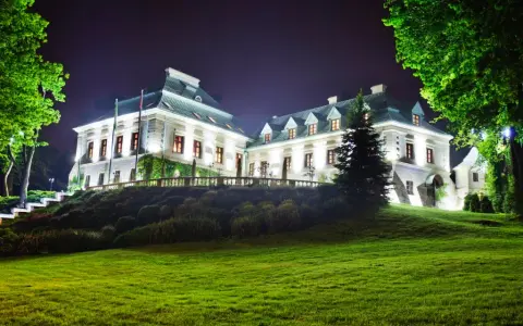 Najpiękniejsze dworki nad Wisłą: Wesele, SPA, weekend. Odkryj!