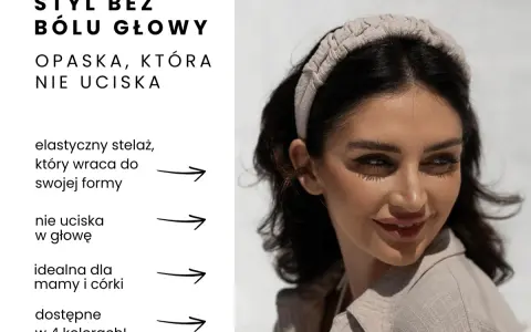 Kobieta z ciemnymi włosami nosi jasną, plecioną opaskę. To srebrna opaska do włosów, która nie uciska głowy, idealna dla mamy i córki.