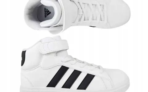 Białe buty sportowe Adidas z czarnymi paskami i rzepem. Idealne dla każdego, kto ceni wygodę i styl, jak wszystkie modele butów adidas.