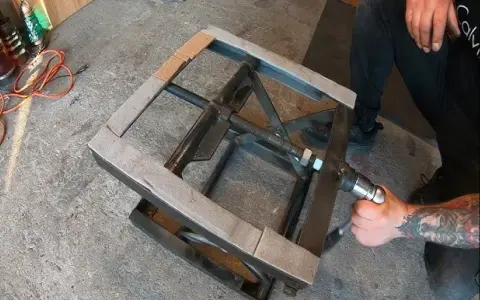 Podnośnik motocyklowy DIY: Zbuduj go sam bezpiecznie i tanio
