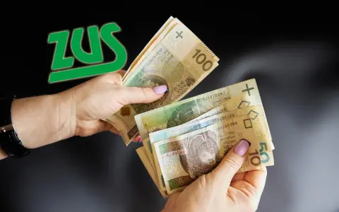 Ręce liczą pieniądze, a obok zielone logo ZUS. Czy to świadczy o tym, że czeka emerytura po mężu?