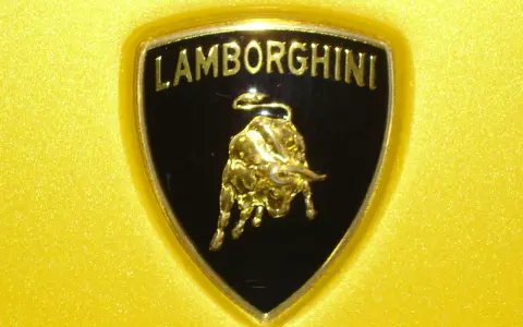 Jak wygląda znaczek Lamborghini? Odkryj jego nowoczesny design i zmiany