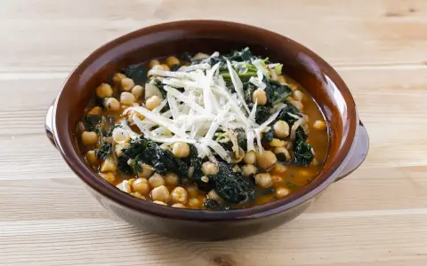 Minestra Cavolo Nero e Ceci: Ricetta Tradizionale Facile e Veloce