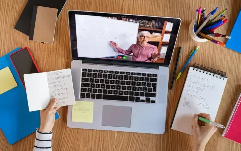 Na czym polega nauczanie hybrydowe w szkole i jak może zmienić edukację?