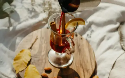 Jakie wino do grzańca? Wybierz idealne w 30 zł!