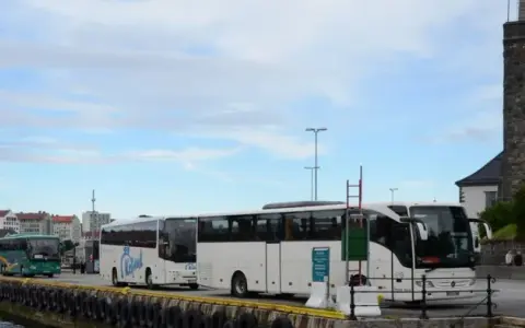 Ile zarabia kierowca autobusu w Norwegii? Zaskakujące fakty o wynagrodzeniu