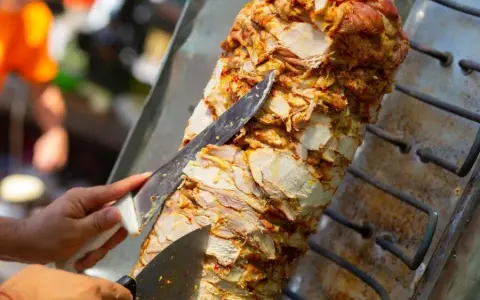 Czy kebab tuczy? Odkryj kalorie i skutki dla wagi