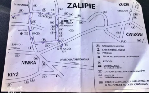 Mapa Zalipia z zaznaczonymi atrakcjami: malowane zagrody, kapliczki, muzeum, dom Malarek. Idealna do zwiedzania!