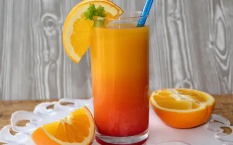 Grenadina: Jak zrobić efektowne drinki? Przepisy i triki!