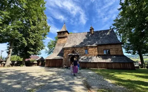 Kościół ze ślubu Janosika: Perła UNESCO w Dębnie Podhalańskim