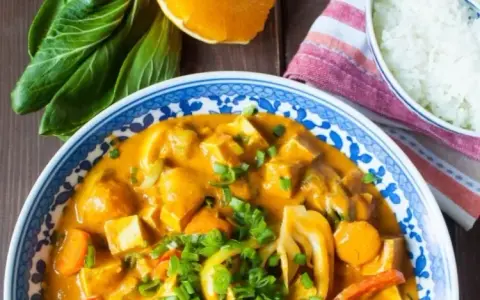Nie masz mleczka kokosowego do curry? Zamienniki, które uratują obiad!