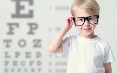 Czy wada wzroku u dziecka zniknie? Kiedy tak, a kiedy działać?