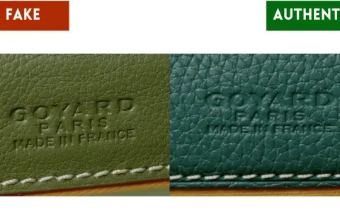 Nahaufnahme von Goyard-Prägungen auf Leder. Links "FAKE" (grün), rechts "AUTHENTIC" (türkis). So können Sie **Goyard fake erkennen**.