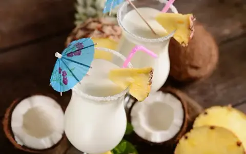 Najlepsze drinki z mlekiem: pyszne przepisy na każdą okazję