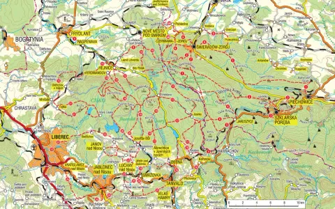 Mapa turystyczna Gór Izerskich z zaznaczonymi szlakami, miejscowościami i wzniesieniami.