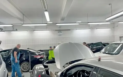 Oświetlenie warsztatu: Jak wybrać LED i uniknąć 3 błędów?