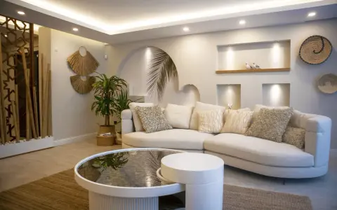 Iluminación salón: LED, capas y tendencias para un hogar de revista
