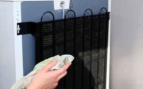 Jak wyczyścić skraplacz w lodówce Beko? Proste kroki do oszczędności