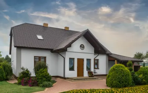 Jaką blachę na dach wybrać, aby uniknąć kosztownych błędów?