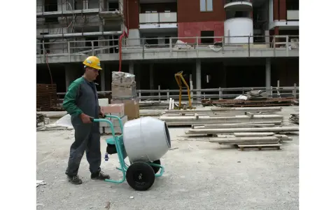 Jaka betoniarka na worek cementu? Wybierz idealny model na małe projekty