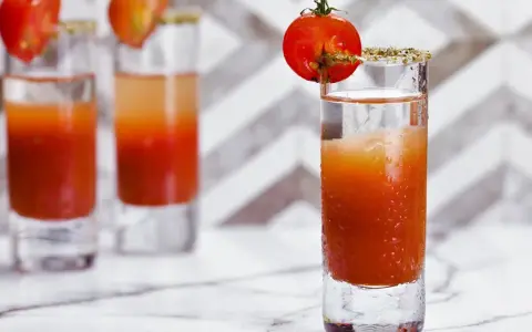 Jak zrobić drink 3 kolory? Przepis na Wściekłego Psa i inne shoty!