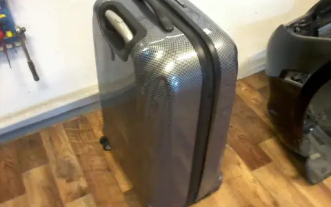 Zepsuta walizka? Napraw, nie wyrzucaj! Gdzie i za ile to zrobisz?