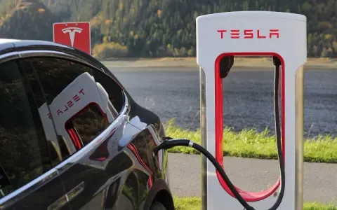 Gdzie można naładować samochód elektryczny? Odkryj najlepsze lokalizacje