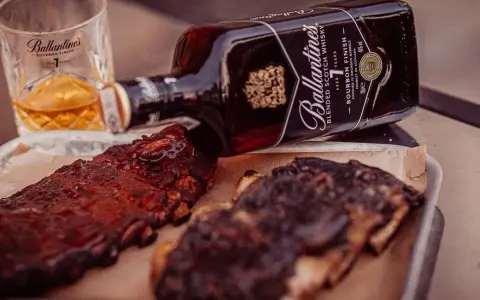 Co do whisky na zagryzkę? Odkryj idealne połączenia smaków