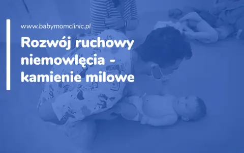 Rozwój ruchowy niemowlęcia - kamienie milowe. Fizjoterapeuta pomaga dziecku w nauce nowych umiejętności.