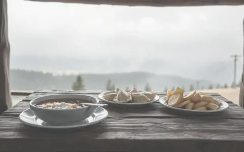 Gdzie zjeść w Bukowinie Tatrzańskiej? Odkryj najlepsze lokale gastronomiczne