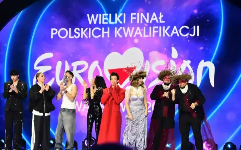 Artyści na scenie z logo Eurowizji i napisem "Wielki Finał Polskich Kwalifikacji".