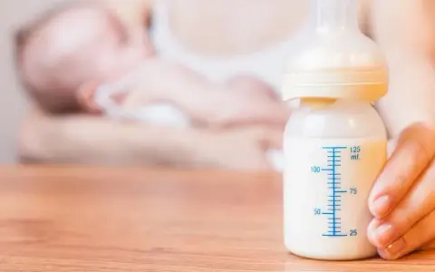 Jak postępować przy nawale pokarmu, aby uniknąć bólu i dyskomfortu