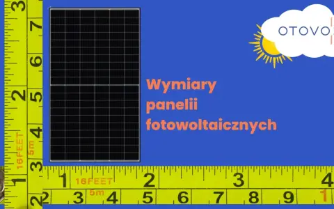 Miarka pokazuje wymiary paneli fotowoltaicznych.