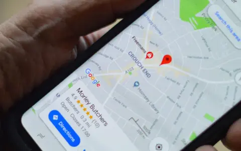 Mappa Google su smartphone mostra come trovare posizione cellulare tramite numero gratis. Indicazioni per "Morley Butchers".