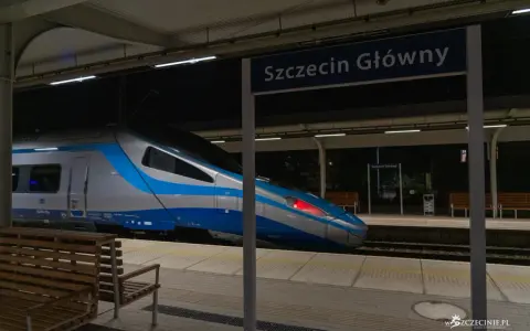 Szczecin Warszawa: Ile km? Auto, pociąg, samolot czas i koszty
