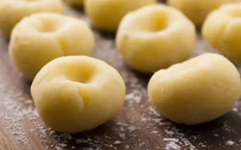 Jak mrozić kluski śląskie? Sekret idealnego smaku po rozmrożeniu