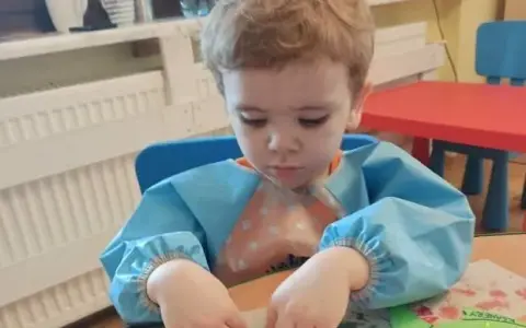 Dziecko z autyzmem w przedszkolu: Ile godzin? Decyzja należy do Ciebie!