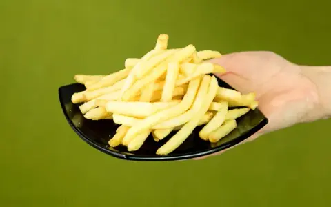 McDonald's: Ile ważą duże frytki? Gramatura, kalorie i TikTok