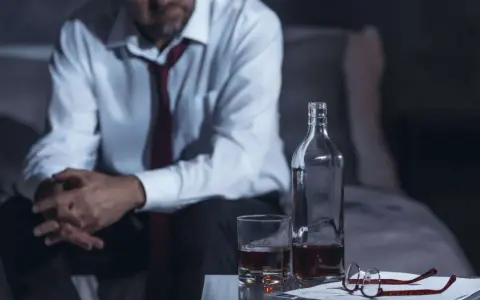 Ojciec, który nie interesuje się dzieckiem – jak chronić jego dobro?