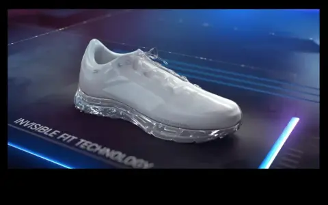 Biały but z technologią Invisible Fit, z widoczną membraną GORE-TEX. Różne rodzaje GORE-TEX zapewniają ochronę w każdych warunkach.