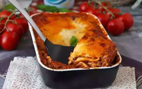 Spaghetti bolognese czy lasagne? Smak, kalorie, czas: Co wybrać?