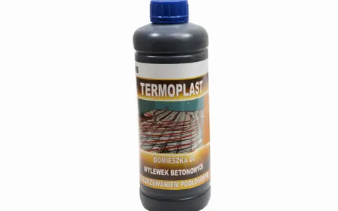 Butelka Termoplast z domieszką do wylewek betonowych z ogrzewaniem podłogowym. Ten plastyfikator poprawia właściwości betonu.