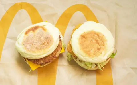 Ile kcal ma cheeseburger z Mc? Zaskakujące fakty o kaloriach!