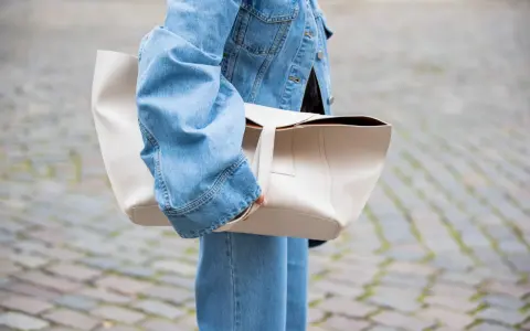 Jasna kurtka jeansowa stylizacje: stwórz wyjątkowe i modne looki