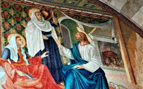 Mozaika przedstawia Jezusa przy grobie Łazarza. Kobieta w czerwieni klęczy, druga podaje dzban.