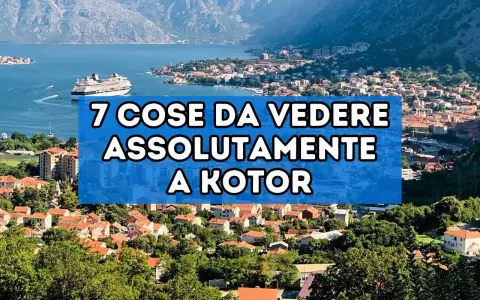 Panoramica del centro storico di Kotor, con un grande transatlantico nel golfo e montagne sullo sfondo.