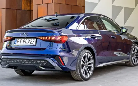 Błękitne Audi A3 sedan z nowoczesnymi światłami LED. Sprawdź atrakcyjną audi a3 cena!