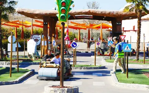 Parque Warner Madrid con niños: ¿Cómo planificar la visita perfecta?