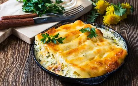 Pyszne cannelloni z serem i ziołami, idealne na obiad. Ten przepis na cannelloni zachwyci każdego!