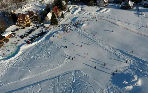 Budzowski Wierch: Stok idealny dla rodzin i nauki jazdy w Zakopanem